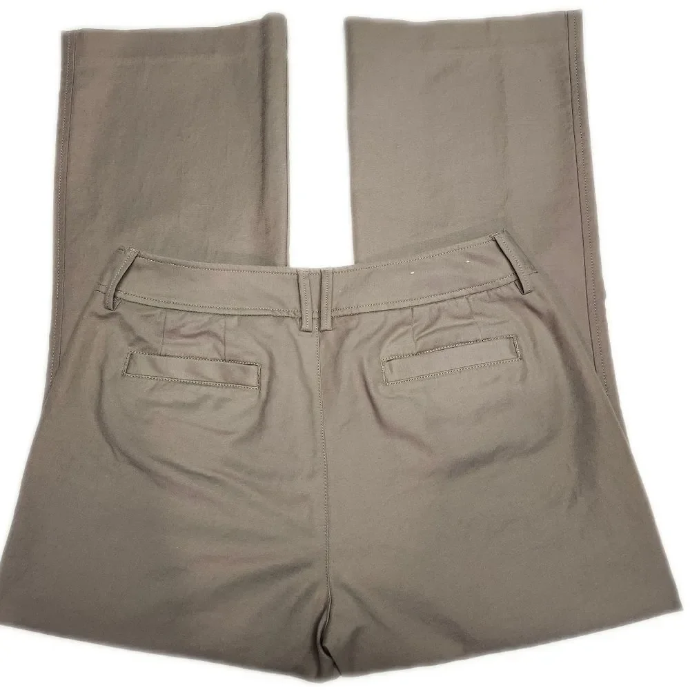 Eddie Bauer Blakely Fit, 96% cotton, wide leg, flat front chino khaki pants, 10S